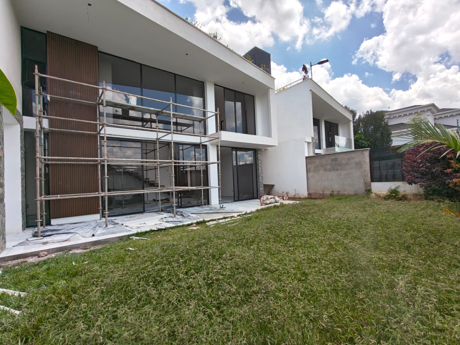 Modern 4 Bedroom Townhouses for Sale in Runda – Near UN Gigiri & Kiambu Road