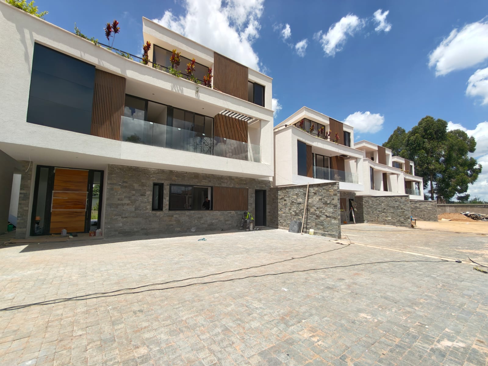 Modern 4 Bedroom Townhouses for Sale in Runda – Near UN Gigiri & Kiambu Road