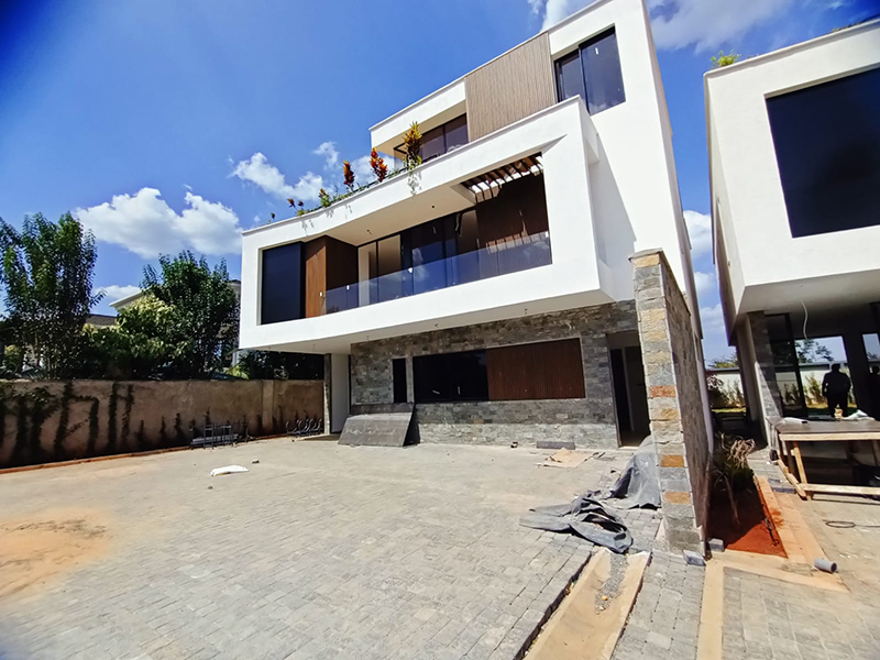 5 Luxurious 4-Bedroom Townhomes in Runda